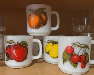 GLASSBAKE VINTAGE SET OF FRUT MUGS