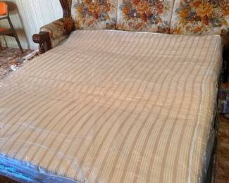 CRESTLINE VINTAGE COUCH/SLEEPER