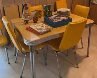 INCLUDES 6 CHAIRS AND 2 LEAVES