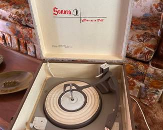 OLD RECORD PLAYER, does not work