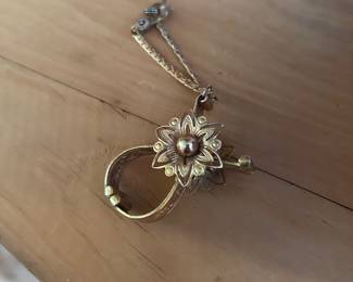 1950s GLOVE CLIP
