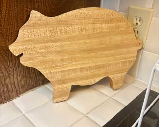 Pig shaped cutting board