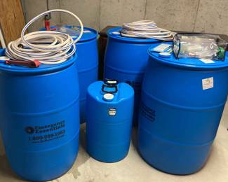 4 55 Gallon Water Drums And 1 15 Gallon Water Drum And Hoses
