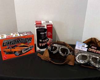 1971 Dodge Charger R T Scale Model Kit, 2 Fashionable Aviator Hat Goggles, Coin Sorter