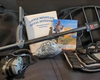  04 Minelab Metal Detector