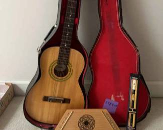 Decca 124 Guitar and Plucked Psaltery