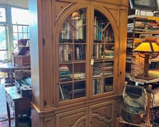 Pretty pine cabinet 