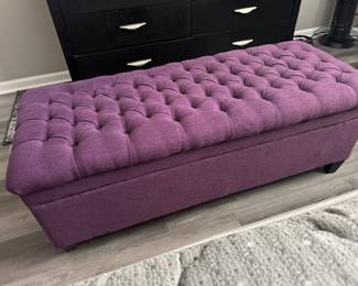 Tufted storage bench