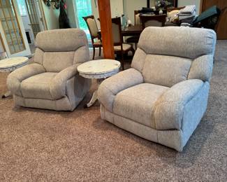 Pair of power recliners with usb ports & charging batteries