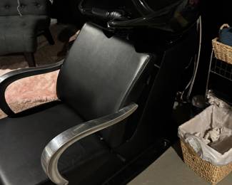 Professional hair Salon washing chair/tub & hooks up to water supply