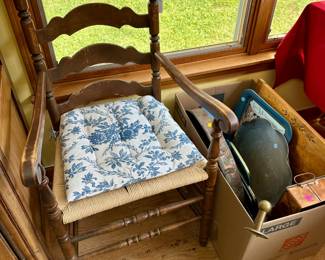 Set of 6 ladder back chairs $100
