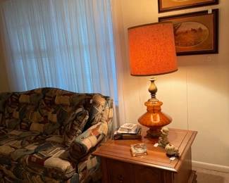 End table with vintage lamp, Home Interiors pictures