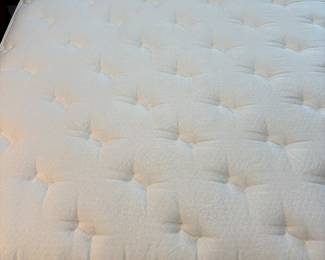Clean Queen Mattress Set 