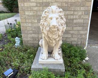 Regal Sitting Lion Statue Pair - Resin 