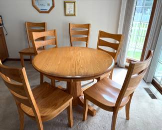 Expandable Oak Pedestal Table & 6 Chairs 