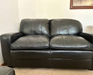 Leather Love Seat  * Clean 
