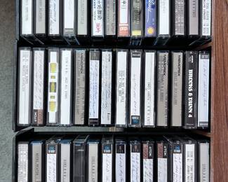 Louis Armstrong, Harry Belafonte, Connie Francis, Herb Alpert, Motown The Temptations, Glenn Miller, Goodwin Twins, Eigo-Swinette, Eiger Trio, Beachcomber Okoyles, Marole Center Orchestra, Juz All Stars, B.B. King, Brooks & Dunn, Wayne Newton, Jerry Vale, Jerry Murad’s Harmonicats, Johnny Mathis, Kingston Trio, Tony Bennett