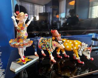 cow on parade @9142 Beehive bowine