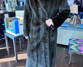 intage Full-Length Real Mink Fur Coat – Dark Brown, Classic Luxury Elegance
