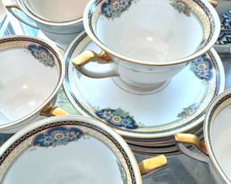 Thomas Bavaria “Spring 86” Soup Bowls with Saucers – Vintage Bavarian Porcelain, Gold Trim
