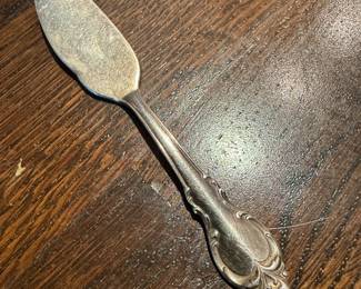 Vintage Holmes & Edwards Silverplate Master Butter Knife – Estate Flatware – Decorated Handle