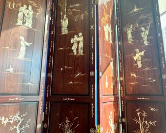 Oriental 4-Panel Folding Screen – Lacquered Wood with Inlaid Figures