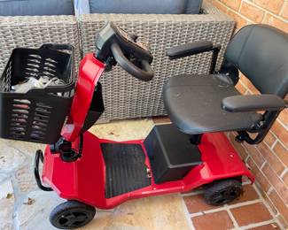 Electric mobility scooter