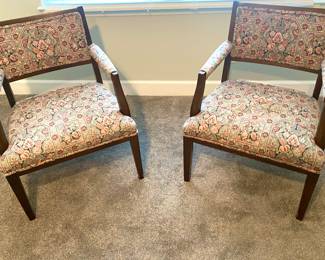 Set of chairs