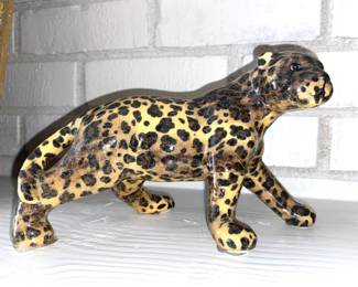 Cheetah or Leopard figure