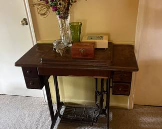Antique singer sewing machine 