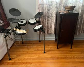 Electronic drum set