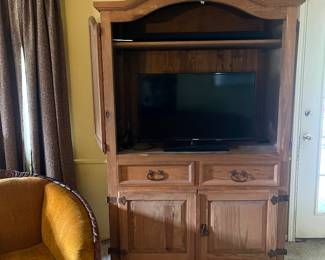Pine armoire, Samsung TV, soundbar