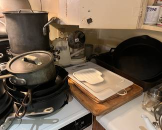 Calphalon and cast iron cookware 