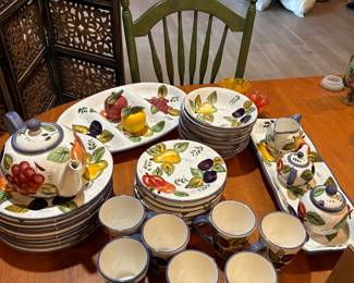 "Vintage Fruit" dinnerware set by Oneida