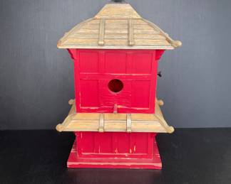 Wood birdhouse 