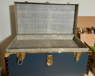 Vintage trunk 