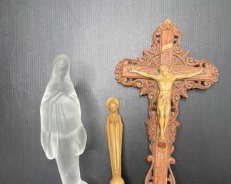 Religious figurines & wood carved cross