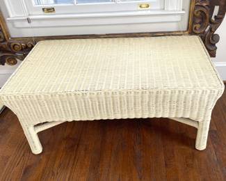 Wicker bench 