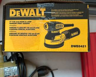DeWalt DWE6421 Sander