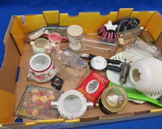 Lot 465. Vintage small collectibles