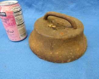 Lot 323. 25 lb. cast-iron horse tether