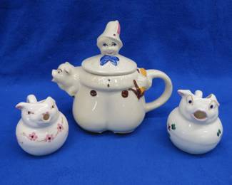 Lot 51. Tom the Piper's Son teapot with two unmarked creamers