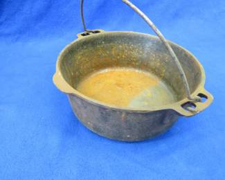 Lot 453. 5-qt. cast-iron pot made in USA