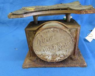 Lot 253. ROTO Health O-Meter. Weighs up to 250 pounds.