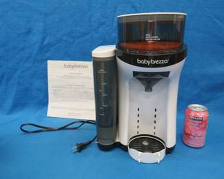 Lot 370. Babybreeza formula mixer. Good used condition with original box and manual