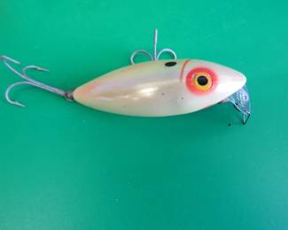 Lot 311. Vintage True Temper 2 5/8" crippled shad in the box marked 203 Pearl