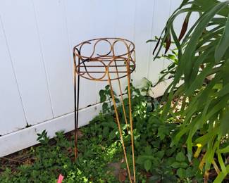 METAL RETRO PLANT STAND