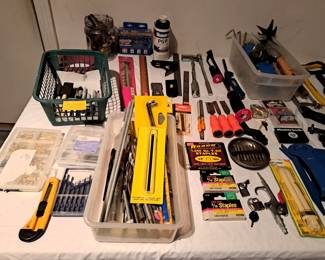 NICE HAND TOOLS - 2 TABLES FULL OF $1 TOOLS
