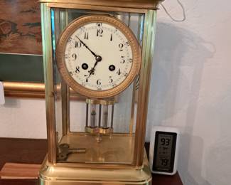 MANUAL RUNNING TABLE CLOCK