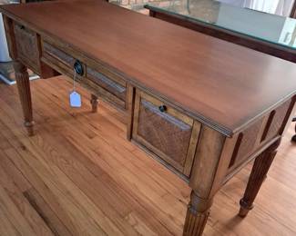 BROYHILL DESK IN NICE CONDITION